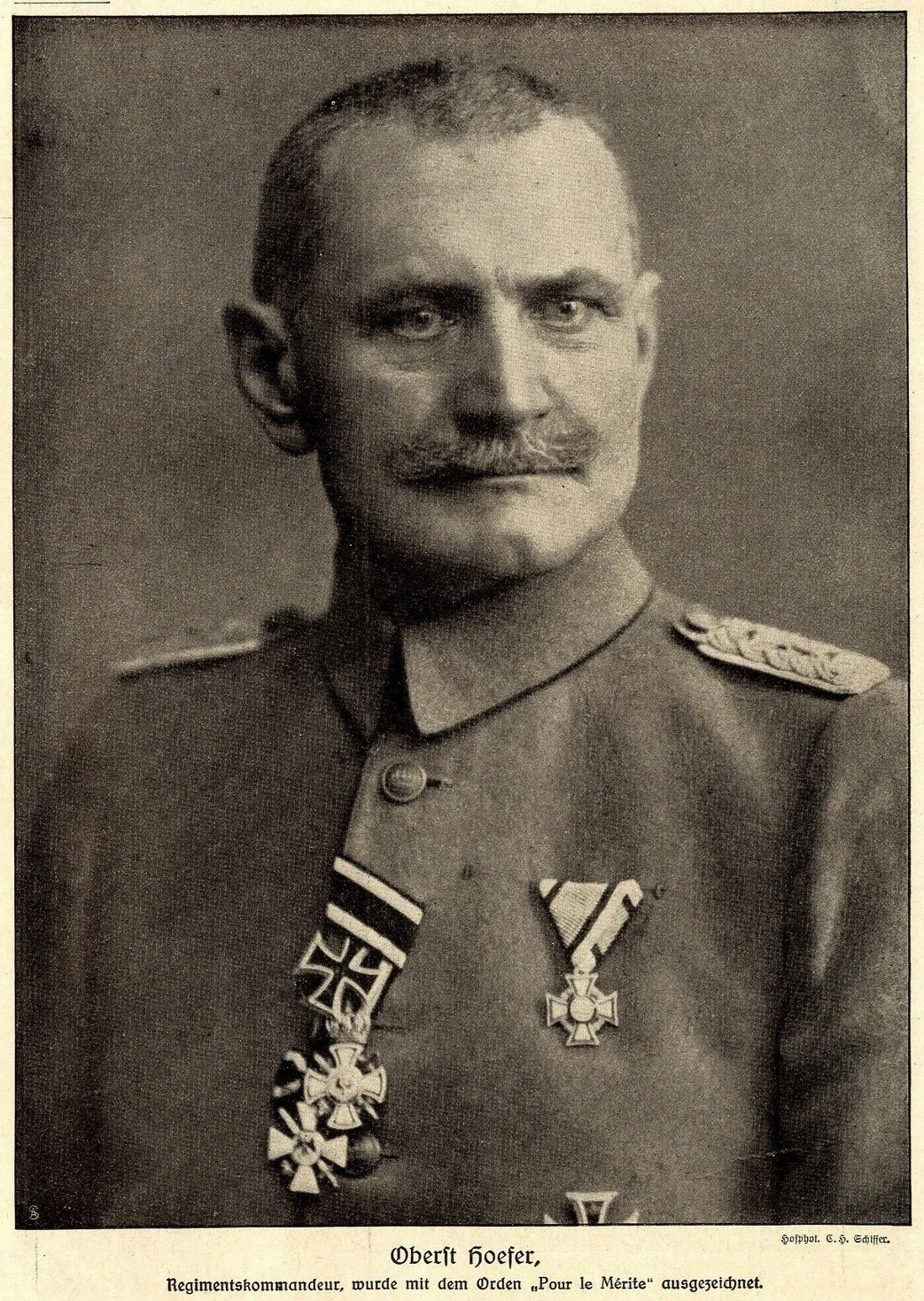 Portret: Karl Hoefer. Źródło: Die Woche, 1916, 1916 r. Autor: Conrad H. Schiffer, Wiesbaden.